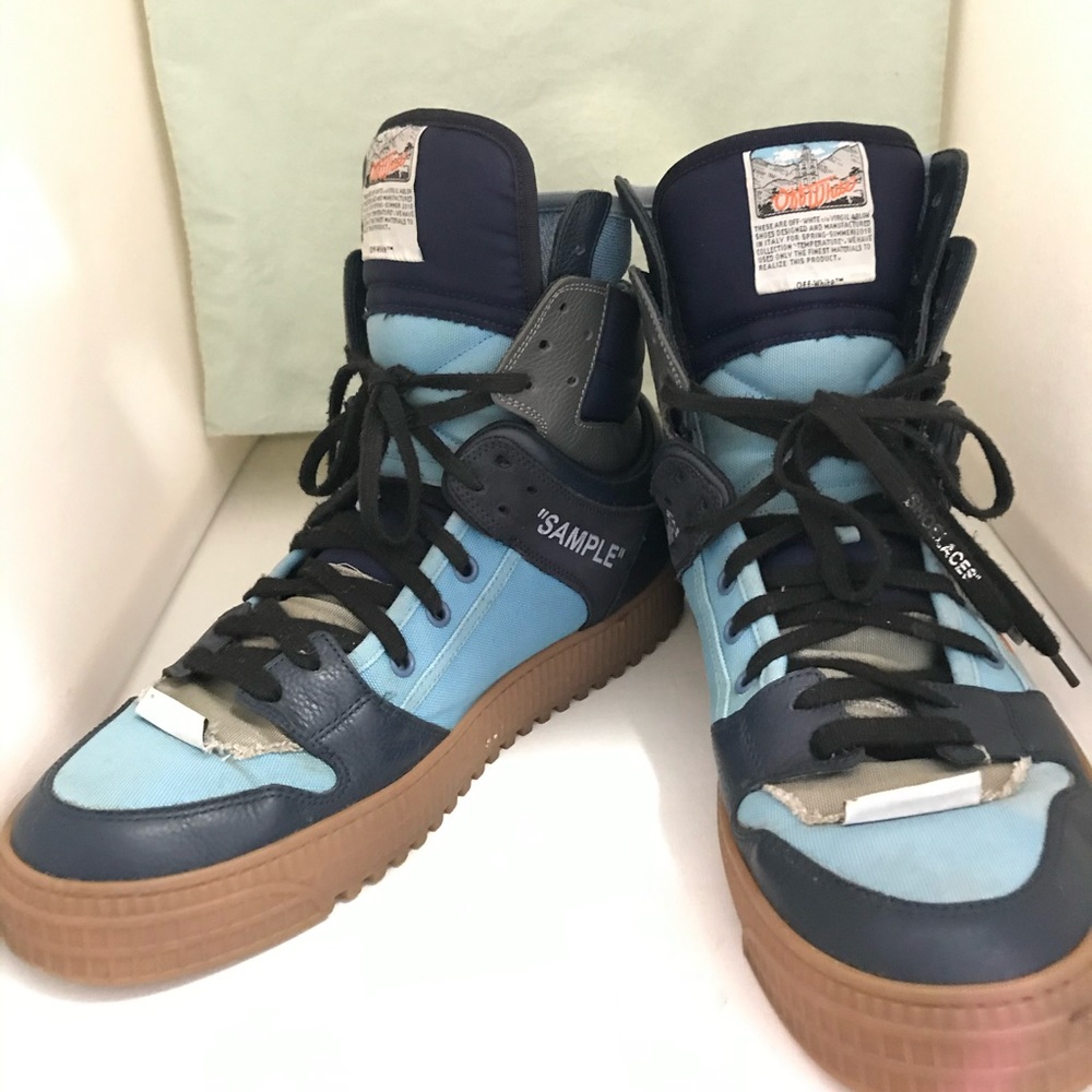 OFF WHITE